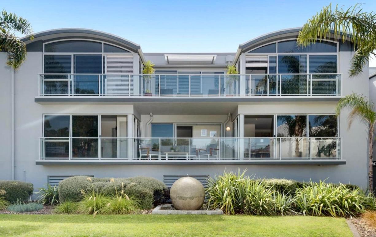 Modern Beach Apartment With Pool & Location Mount Maunganui Exterior photo