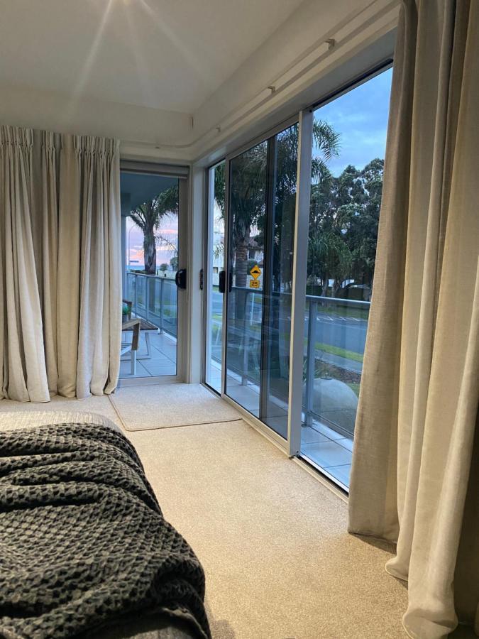 Modern Beach Apartment With Pool & Location Mount Maunganui Exterior photo