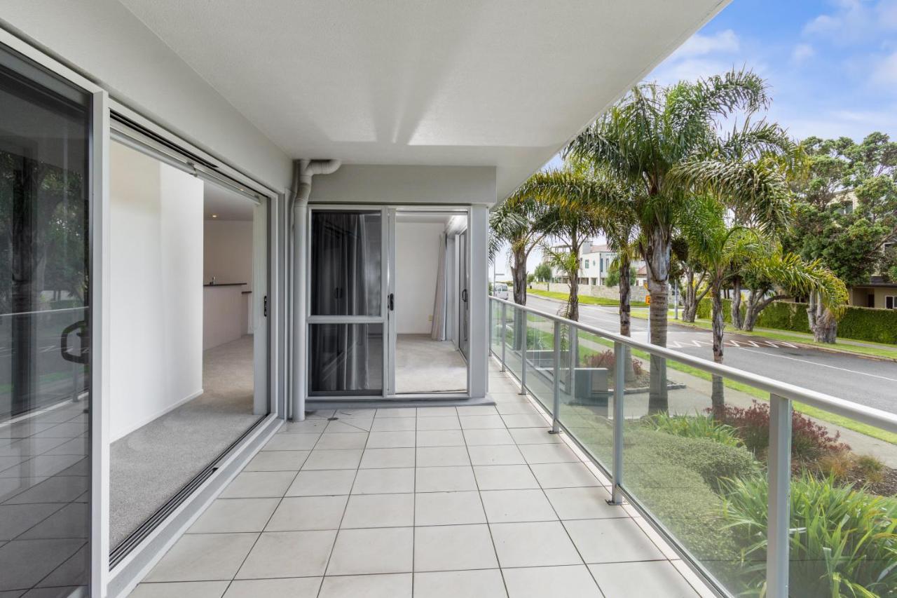 Modern Beach Apartment With Pool & Location Mount Maunganui Exterior photo